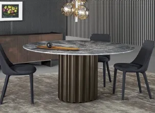 Tavolo Dorian Table con top in marmo e base in poliuretano finitura bronzo spazzolato di Bonaldo