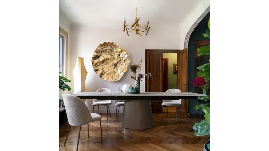 Tavolo Ellisse con top in ceramica e base monolitica in lamiera di Connubia