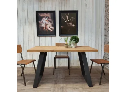 Tavolo rettangolare Glauco con top in legno stratificato di Conifera e legno massello finitura Old Pine e struttura in metallo color Grafite di Dialma Brown