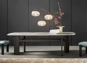 Tavolo Hippos con top in marmo di Bonaldo