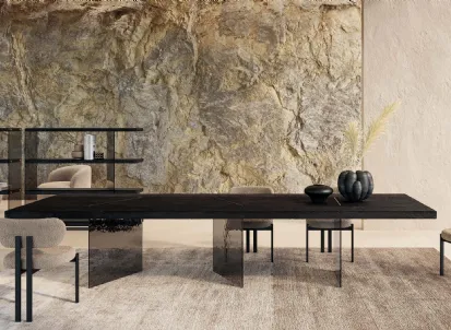 Tavolo Harvest Murano con top in frassino nero e base in vetro di Nature Design