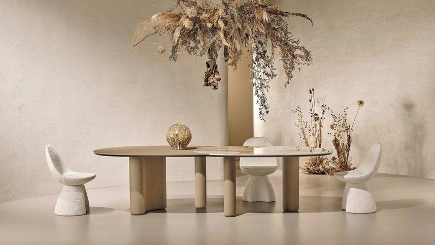 Tavolo Lymph Big in ceramica e materico fango di Nature Design