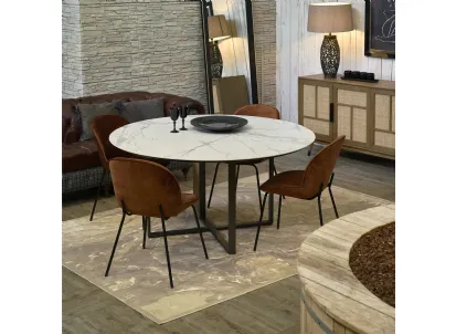 Tavolo tondo Sheeran con top in Gres porcellanato finitura White Stone e base in metallo finitura Grafite con inserto in Rovere naturale di Dialma Brown