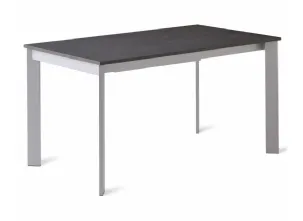 Tavolo Sigma con top in laminato e gambe in metallo di Veneta Cucine