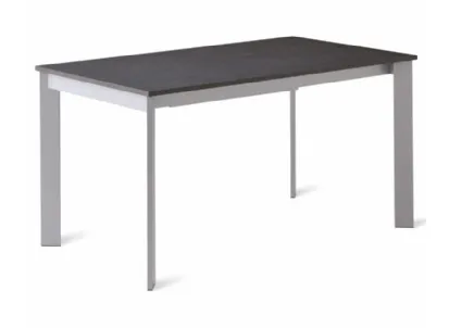 Tavolo Sigma con top in laminato e gambe in metallo di Veneta Cucine