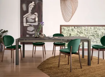 Tavolo allungabile con piano in ceramica effetto bronzo e gambe in alluminio Stream di Calligaris