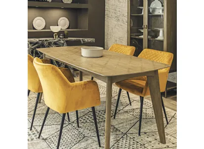 Tavolo rettangolare sagomato Torcello realizzato in legno stratificato e legno massello di Mindi naturale di Dialma Brown
