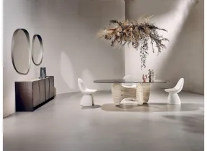 Tavolo Tribe Stone con top in vetro e base in marmo di Nature Design