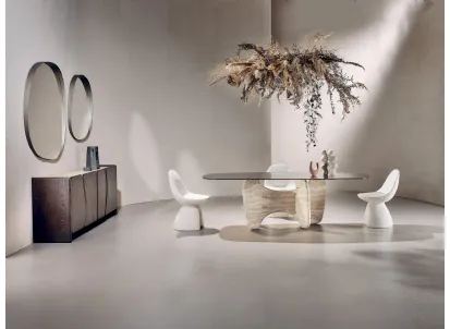 Tavolo Tribe Stone con top in vetro e base in marmo di Nature Design