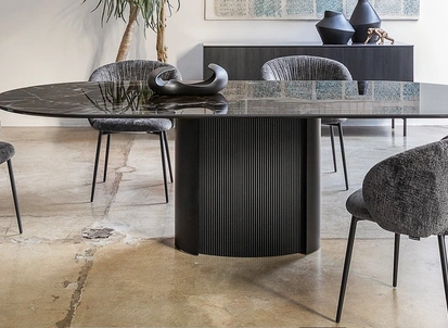 Tavolo Yoroi in ceramica di Calligaris