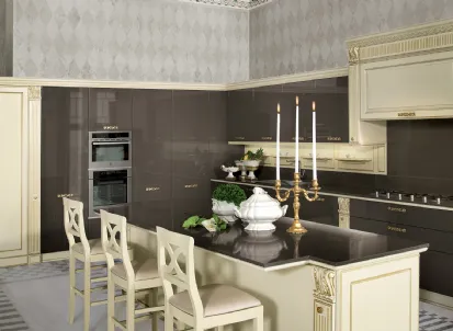 Cucina Classica con isola Mirabeau di Veneta Cucine