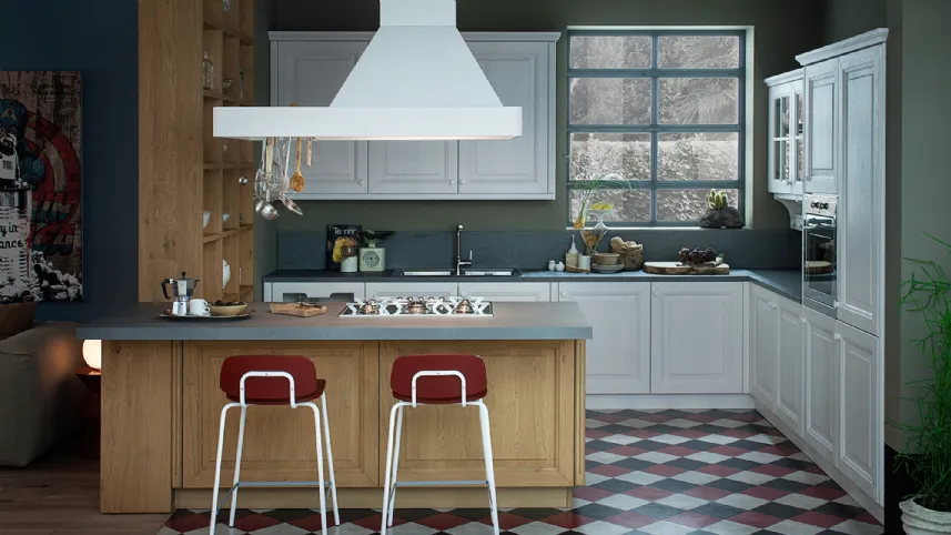 Cucina Classica con isola Pavese in Frassino laccato Bianco e Rovere naturale  di Veneta Cucine