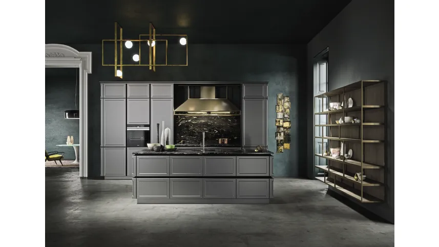 Cucina Design elegante con isola, ante in laccato grigio piombo e top in marmo Frame di Snaidero