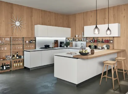 Cucina in legno e laccato bianco con penisola Oyster Pro di Veneta Cucine