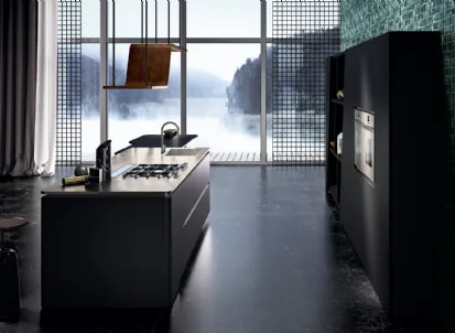 Cucina Design con isola Vision 01 in laccato nero di Snaidero