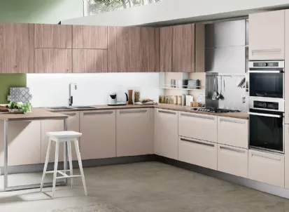 Cucina Moderna Carrera angolare con penisola in laccato Beige di Veneta Cucine