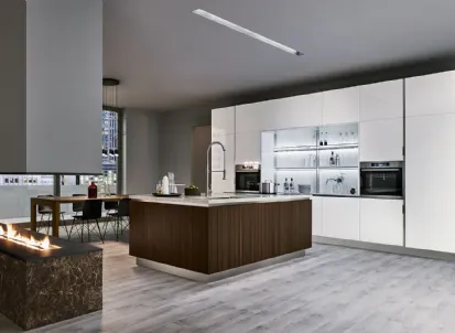 Cucina Moderna Extra in laccato lucido Bianco Puro con isola in Rovere Botte di Veneta Cucine