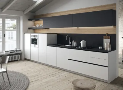 Cucina Moderna lineare First in nobilitato bianco e rovere di Snaidero