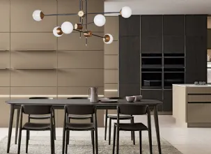 Cucina Moderna Iconica 02 in Vetro Cappuccino Liscio e Cannettato di Veneta Cucine
