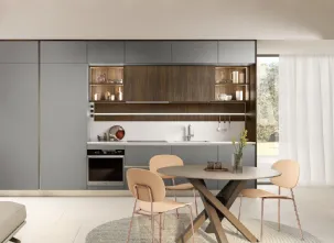 Cucina Moderna lineare Like J 01 in laccato Grigio e Noce di Veneta Cucine