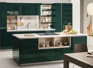 Cucina Moderna con isola Lounge 10 in laccato lucido Verde Alpi di Veneta Cucine