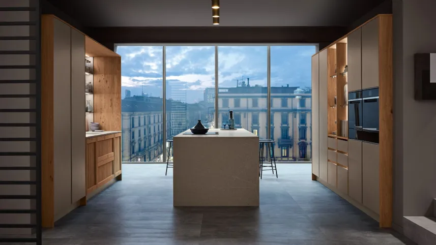 Cucina Moderna Milano 07 con isola in laccato Beige e Rovere Nodoso chiaro di Veneta Cucine