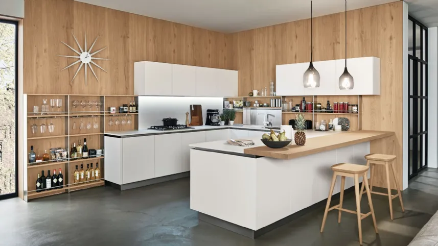 Cucina Moderna Oyster angolare in finitura Silk Bianco Neve e Rovere nodoso chiaro di Veneta Cucine
