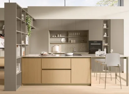 Cucina Moderna in vetro mopaco Alabastro con penisola in Rovere Sakura 02 di Veneta Cucine