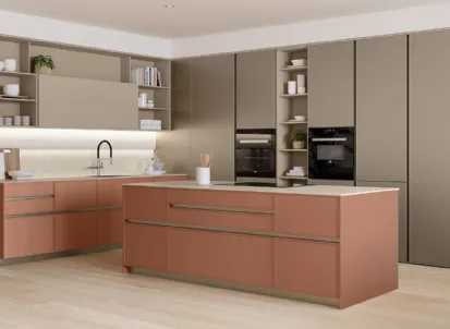 Cucina Moderna con isola Sakura 03 Laccato opaco Frassino Rosso Babila e laccato Alabastro di Veneta Cucine