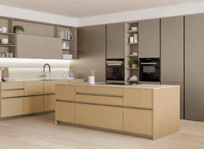 Cucina Moderna con isola Sakura 04 in Rovere Ikebana e laccato Alabastro di Veneta Cucine