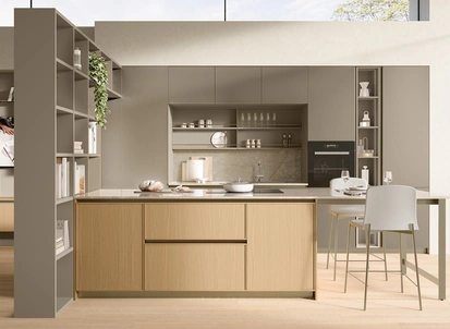 Cucina Moderna con penisola Sakura 06 in vetro opaco Alabastro e Rovere Ikebana di Veneta Cucine