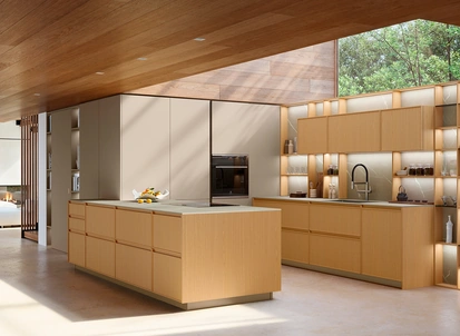 Cucina Moderna con penisola Sakura 08 in Rovere Ikebana e laccato Alabastro di Veneta Cucine