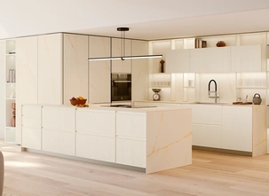 Cucina Moderna Sakura 13 in Frassino laccato Bianco di Veneta Cucine