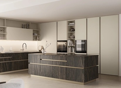 Cucina Moderna con isola Iconica 04 in laccato e ceramica di Veneta Cucine