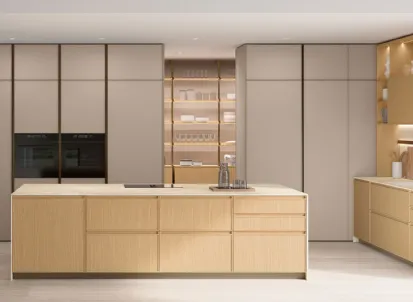 Cucina Moderna con isola Sakura 02 in Rovere e laccato Alabastro di Veneta Cucine