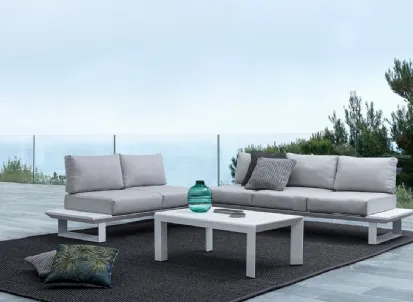 Divano da giardino con tavolino modello Konnor di Bizzotto