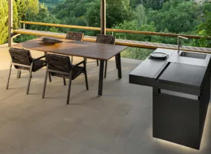 Tavolo in alluminio e legno di iroko con Sedie in alluminio e tessuto imbottito Cottage di Talenti