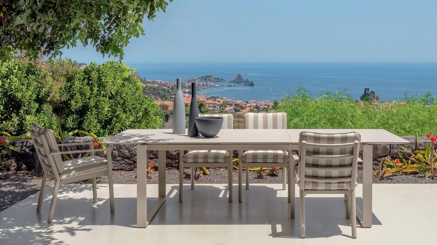 Tavolo allungabile e Sedie Finn di Talenti