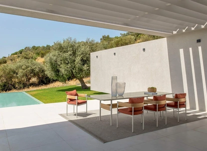 Tavolo in gres e Sedie in legno e tessuto Flow di Talenti