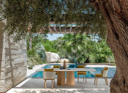 Tavolo in marmo e legno e Sedie in poliuretano e legno Itaca di Talenti