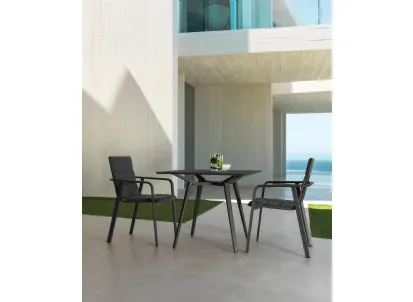 Tavolo Milo di gusto moderno con top quadrato in alluminio nero di Talenti