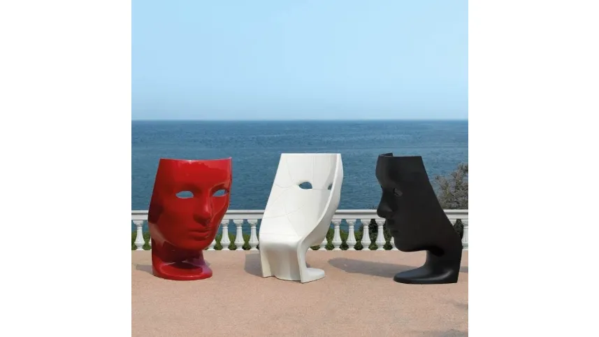 Poltroncina scultura da esterno in polietilene Nemo di Driade