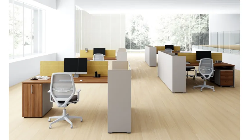 Ufficio open space, scrivanie in melaminico bianco e legno, pannelli fonodinamici, Oxi di Las Mobili